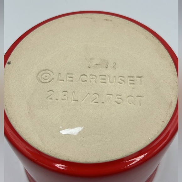Le Creuset Cherry Red Stoneware Utensil Crock 2.3L | 2.75 QT - Picture 3 of 7